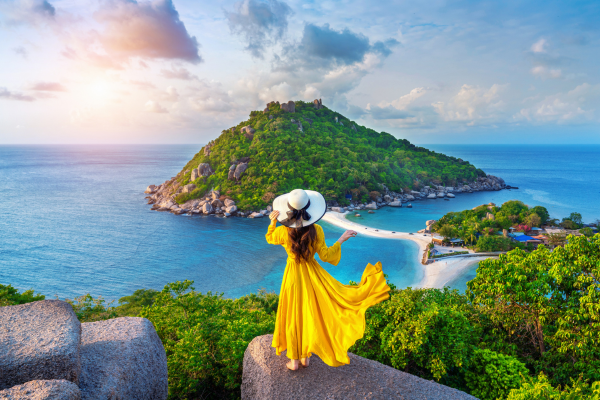 girl-view-mountain-island-beach-india-travel-diaries